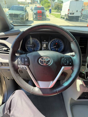 2017 Toyota Sienna XLE Premium 8-Passenger