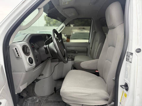 2013 Ford E-Series E-350 SD XLT
