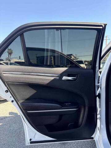 2019 Chrysler 300 Touring