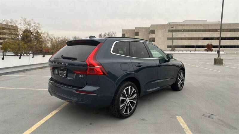 2022 Volvo XC60 B5 Momentum