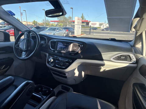 2020 Chrysler Voyager LXi