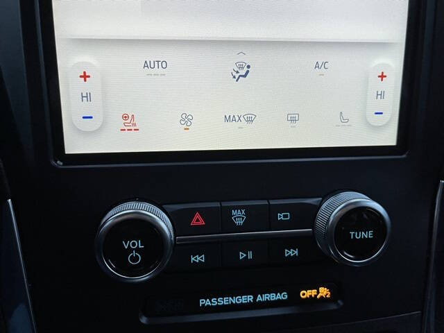 2024 Ford Edge Titanium