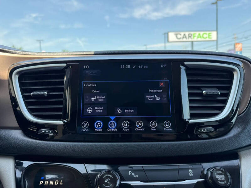 2017 Chrysler Pacifica Touring-L Plus