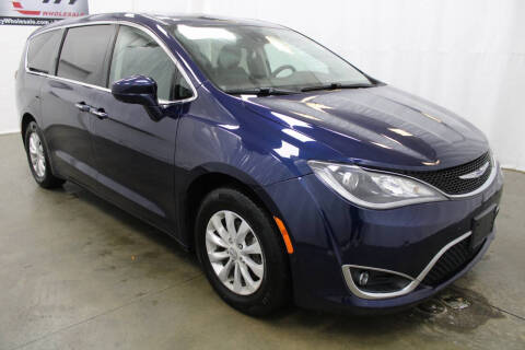 2020 Chrysler Pacifica Touring