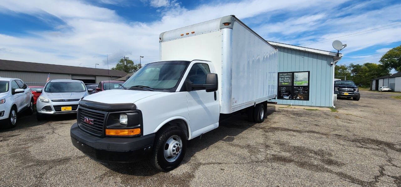 2014 GMC Savana for sale at URIEL's AUTOMOTIVE LLC in Middletown, OH