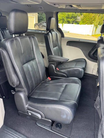 2015 Chrysler Town and Country Touring-L