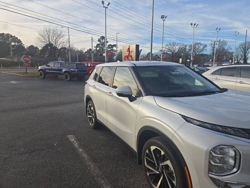 2023 Mitsubishi Outlander SE