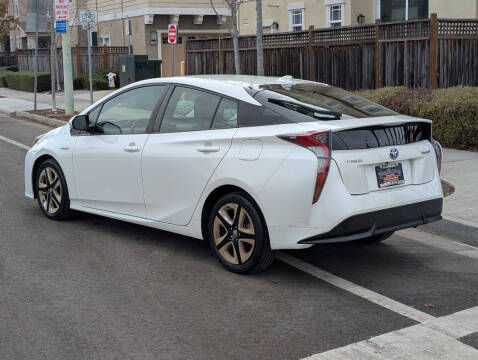 2016 Toyota Prius Three Touring
