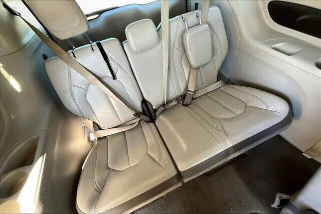 2017 Chrysler Pacifica Touring-L