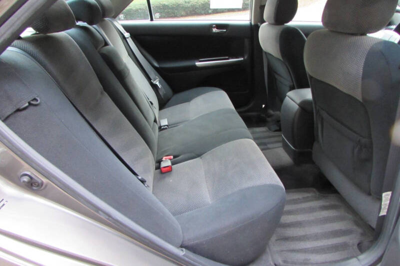 2005 Toyota Camry SE photo 31