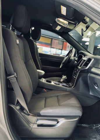 2020 Jeep Grand Cherokee Laredo E