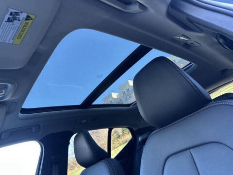 2025 Volvo XC40 B5 Core Bright Theme