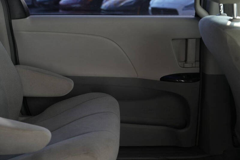 2011 Toyota Sienna Base 7-Passenger