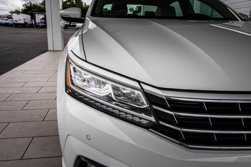 2017 Volkswagen Passat 1.8T SEL Premium