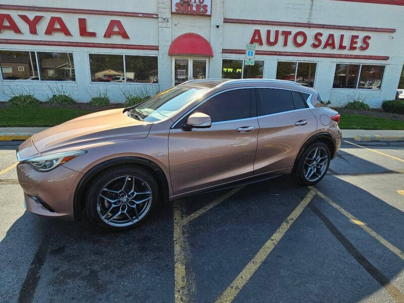 2017 INFINITI QX30 Premium photo 3