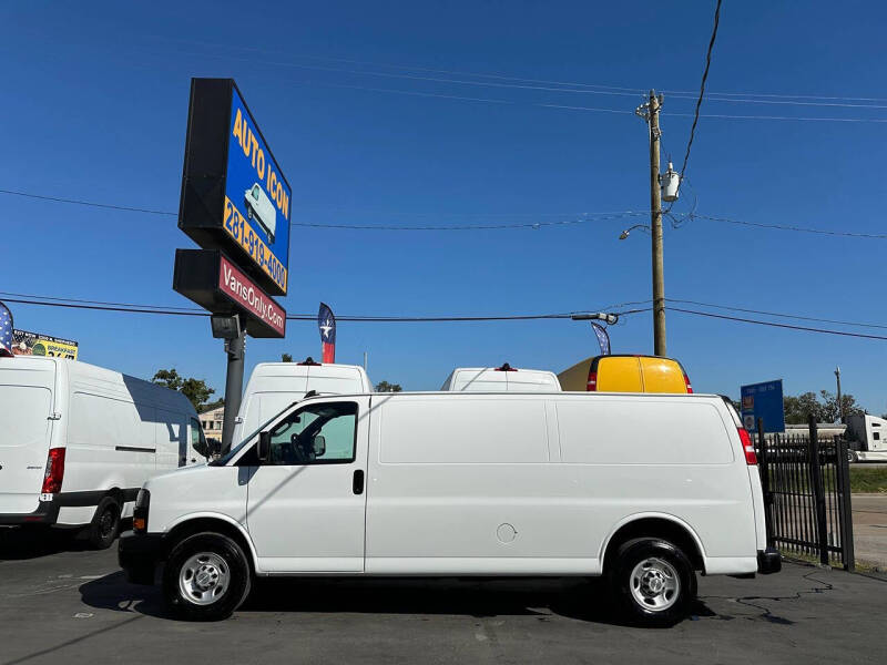 2022 Chevrolet Express 2500