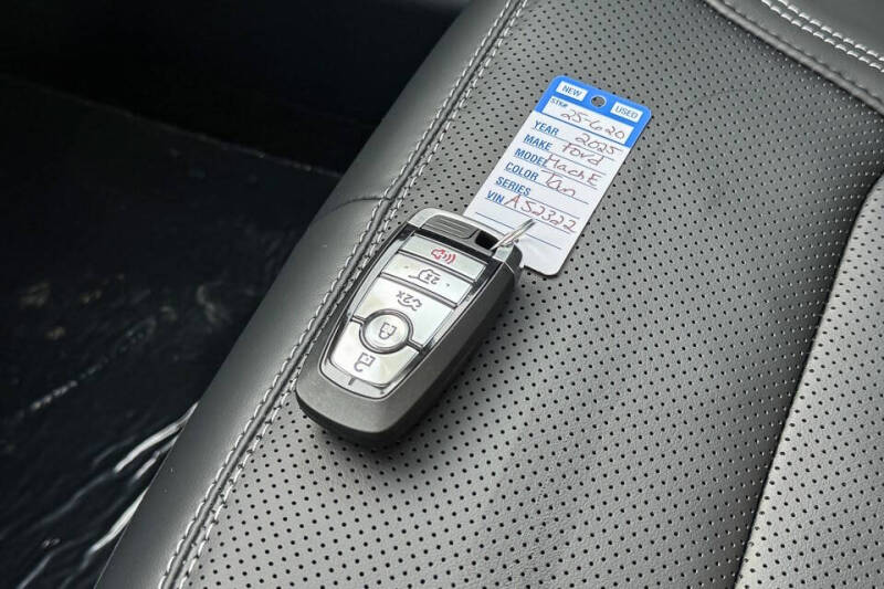 2025 Ford Mustang Mach-E Premium