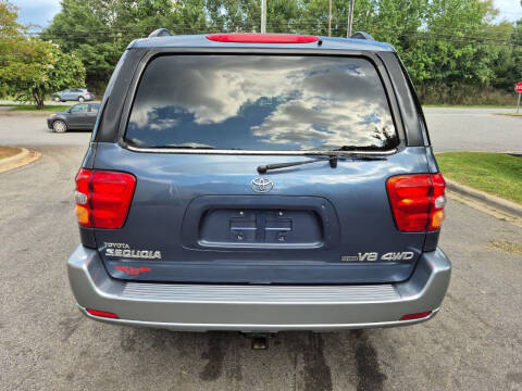 2004 Toyota Sequoia SR5