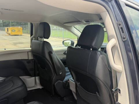 2020 Chrysler Pacifica Touring L