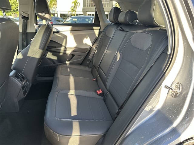 2024 Volkswagen Taos SE