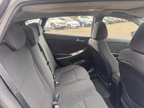 2013 Hyundai Accent SE