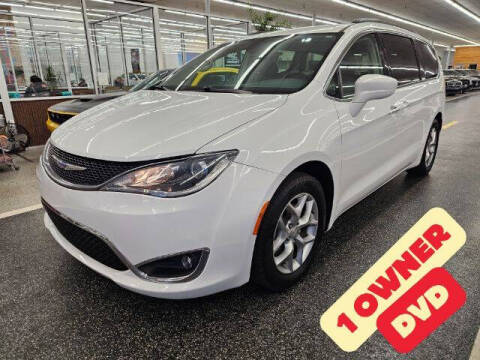 2019 Chrysler Pacifica for sale at Dixie Imports in Fairfield OH