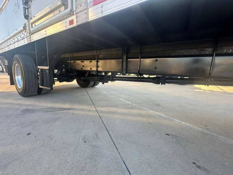 2020 Freightliner M2 106