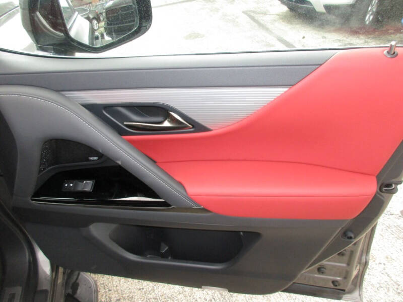 2023 Lexus LX 600 F SPORT Handling