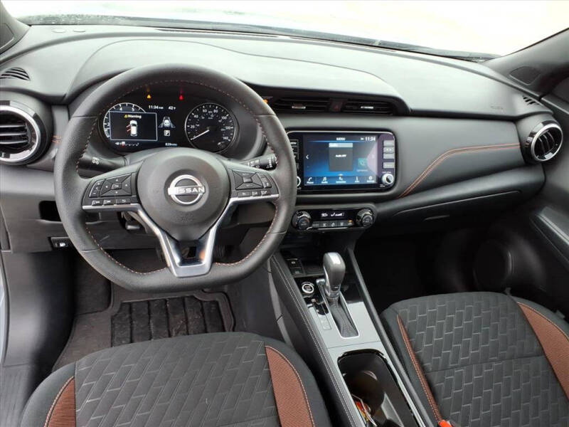 2024 Nissan Kicks SR