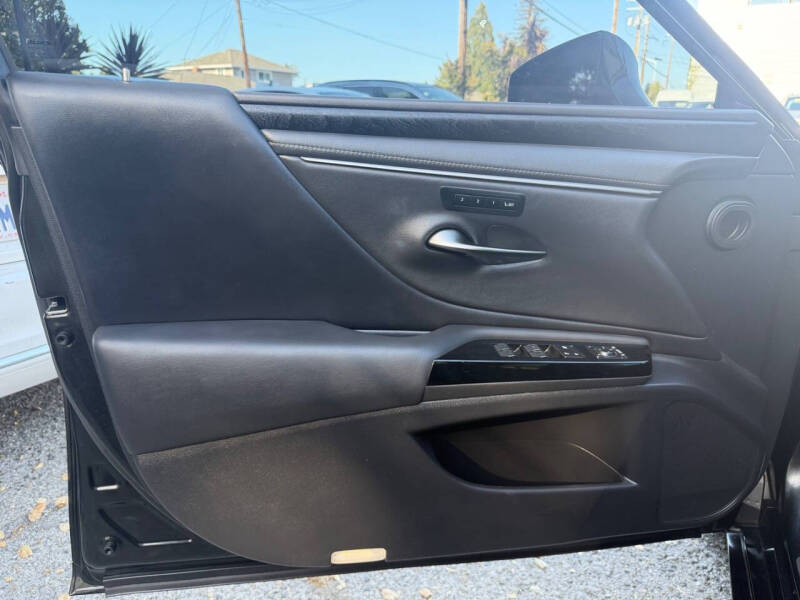 2024 Lexus ES 300h