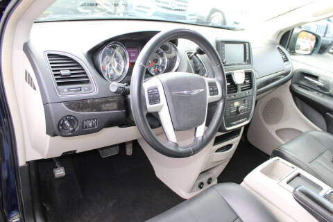 2016 Chrysler Town and Country Touring