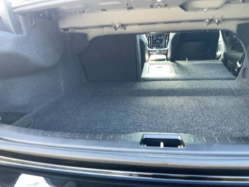 2024 Volvo S60 B5 Core Dark Theme