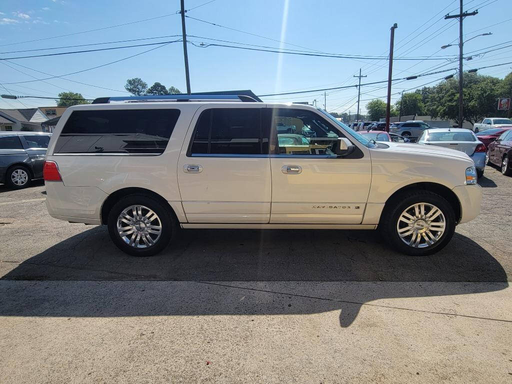 2013 Lincoln Navigator L for sale at DAGO'S AUTO SALES LLC in Dalton, GA