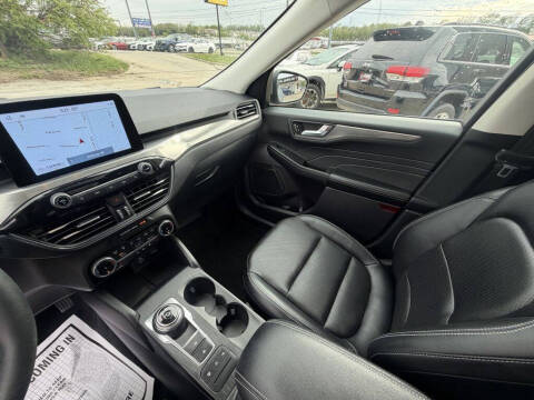 2022 Ford Escape Titanium