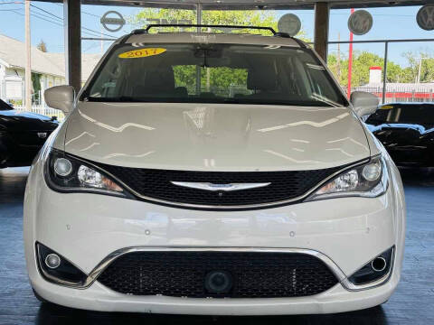 2017 Chrysler Pacifica Touring-L Plus