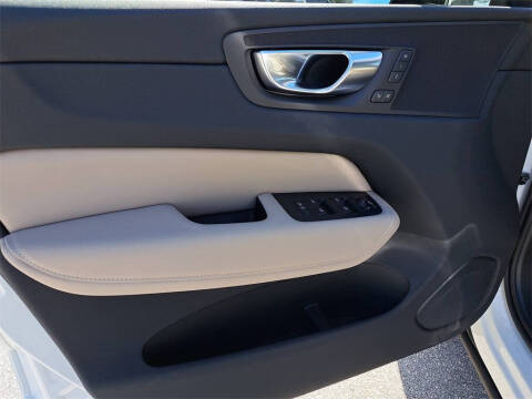 2026 Volvo XC60 T8 Plus