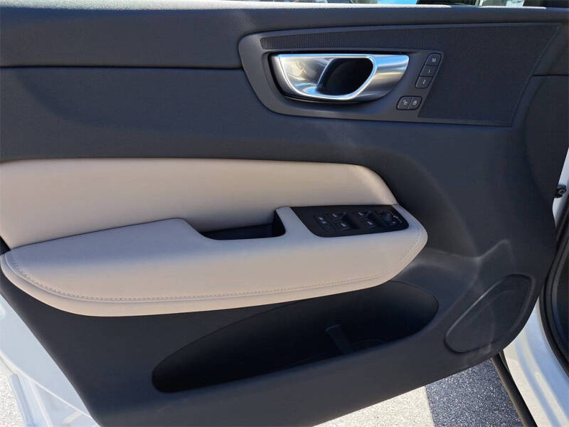 2026 Volvo XC60 T8 Plus