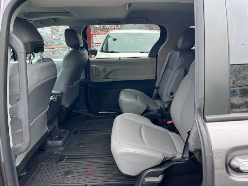 2022 Toyota Sienna XLE 7-Passenger