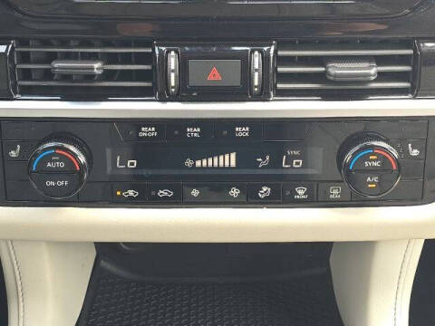 2023 Nissan Pathfinder SV