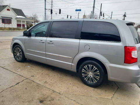 2014 Chrysler Town and Country S