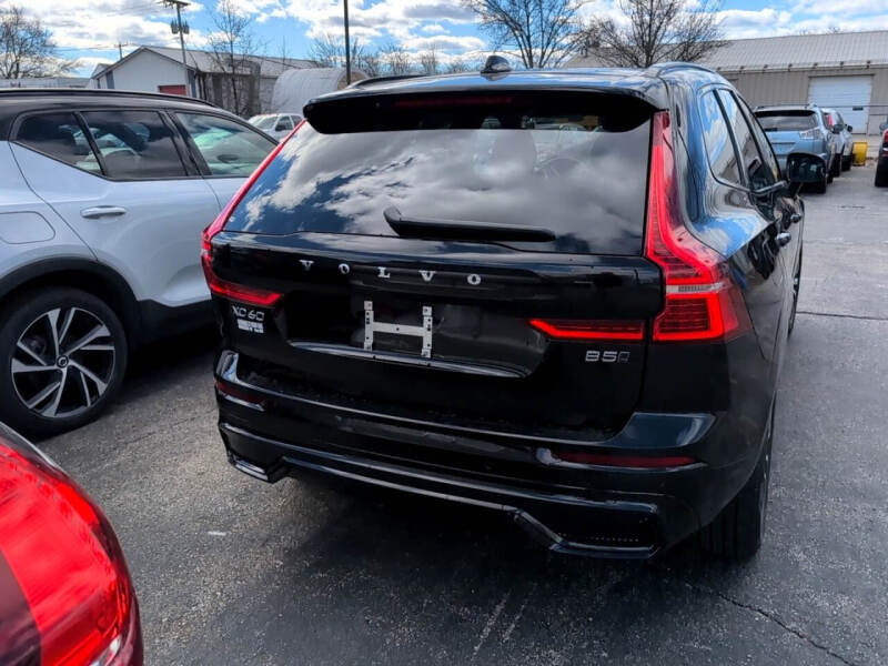 2025 Volvo XC60 B5 Core Dark Theme