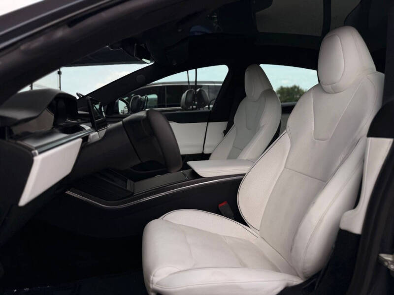 2022 Tesla Model S Plaid