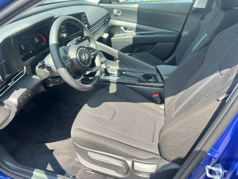 2025 Hyundai Elantra SE