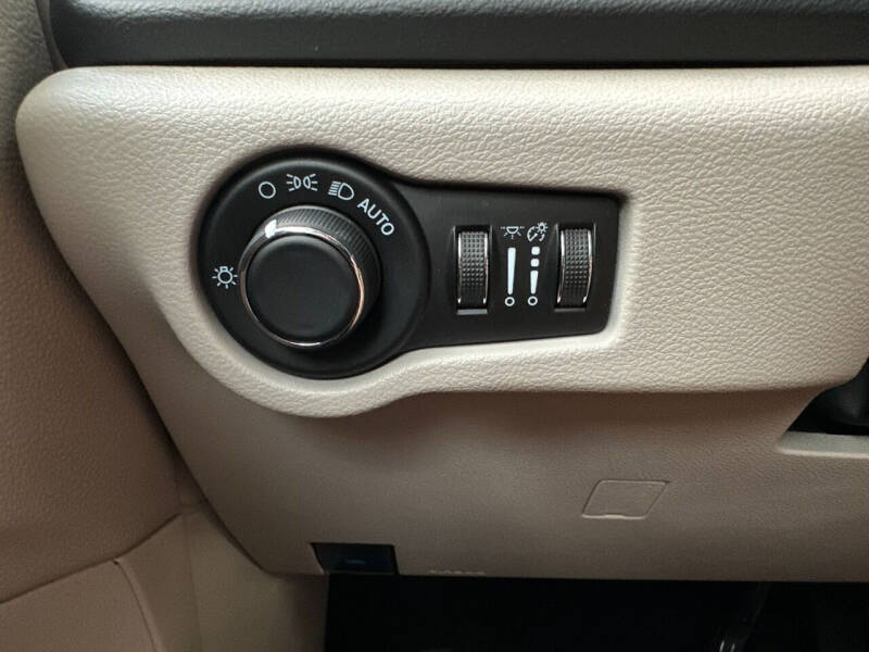 2020 Chrysler Pacifica Limited Red S