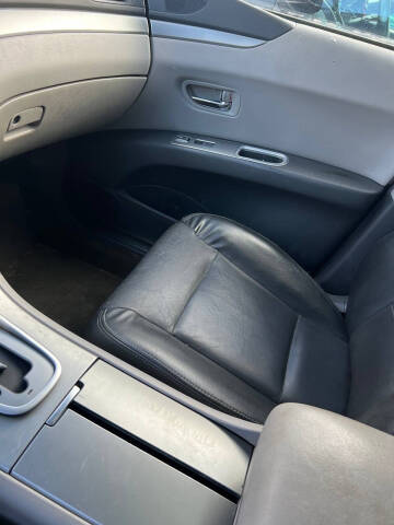 2009 Subaru Tribeca 7-Pass.