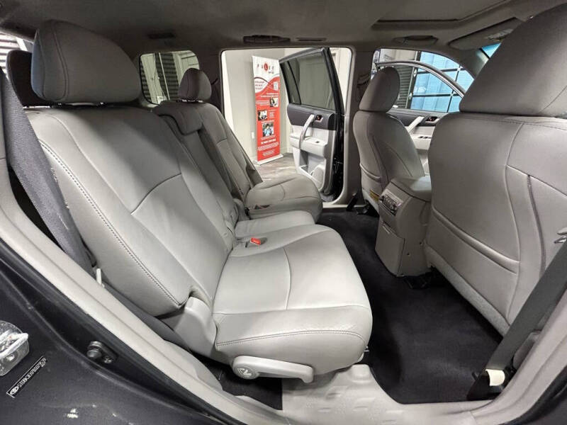 2011 Toyota Highlander SE