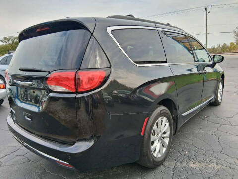 2017 Chrysler Pacifica Touring-L