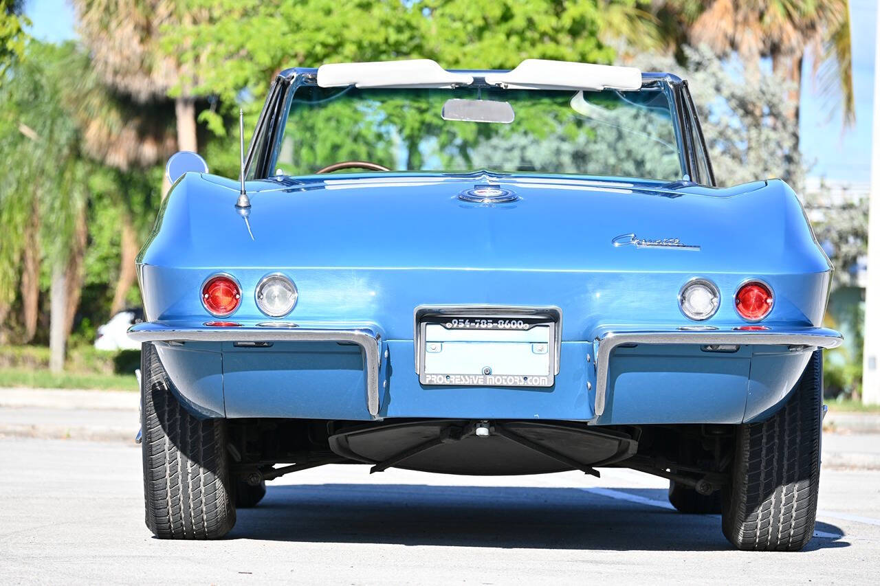 1965 Chevrolet Corvette Stingray 36