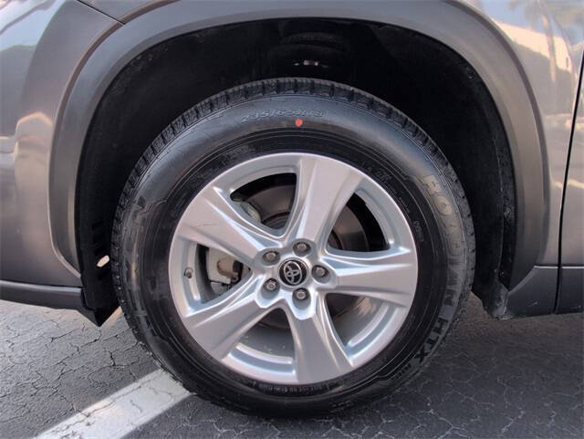 2024 Toyota Highlander LE