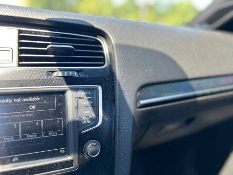 2017 Volkswagen Golf GTI SE